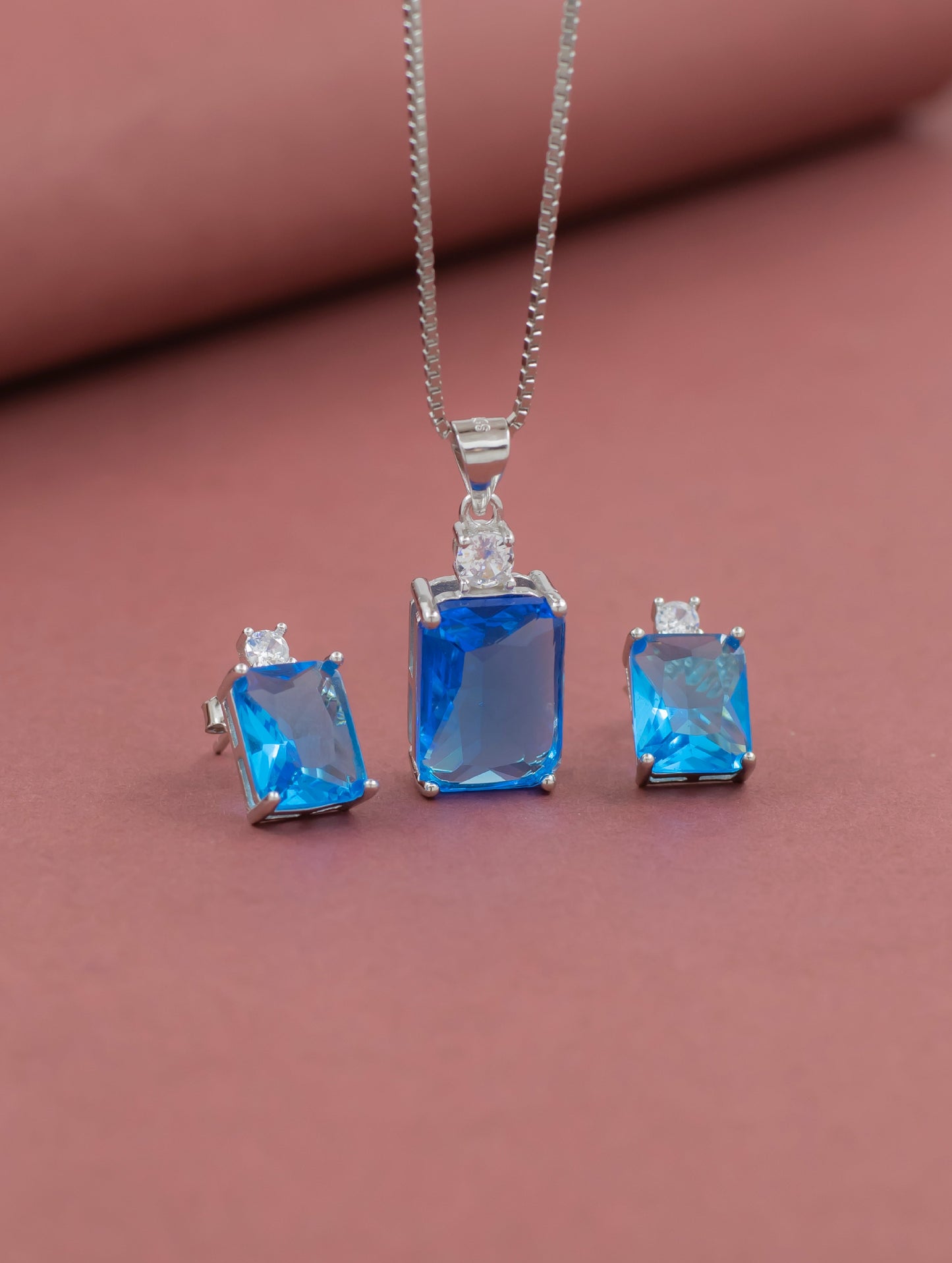 PENDANT SET (STYLE 6678)