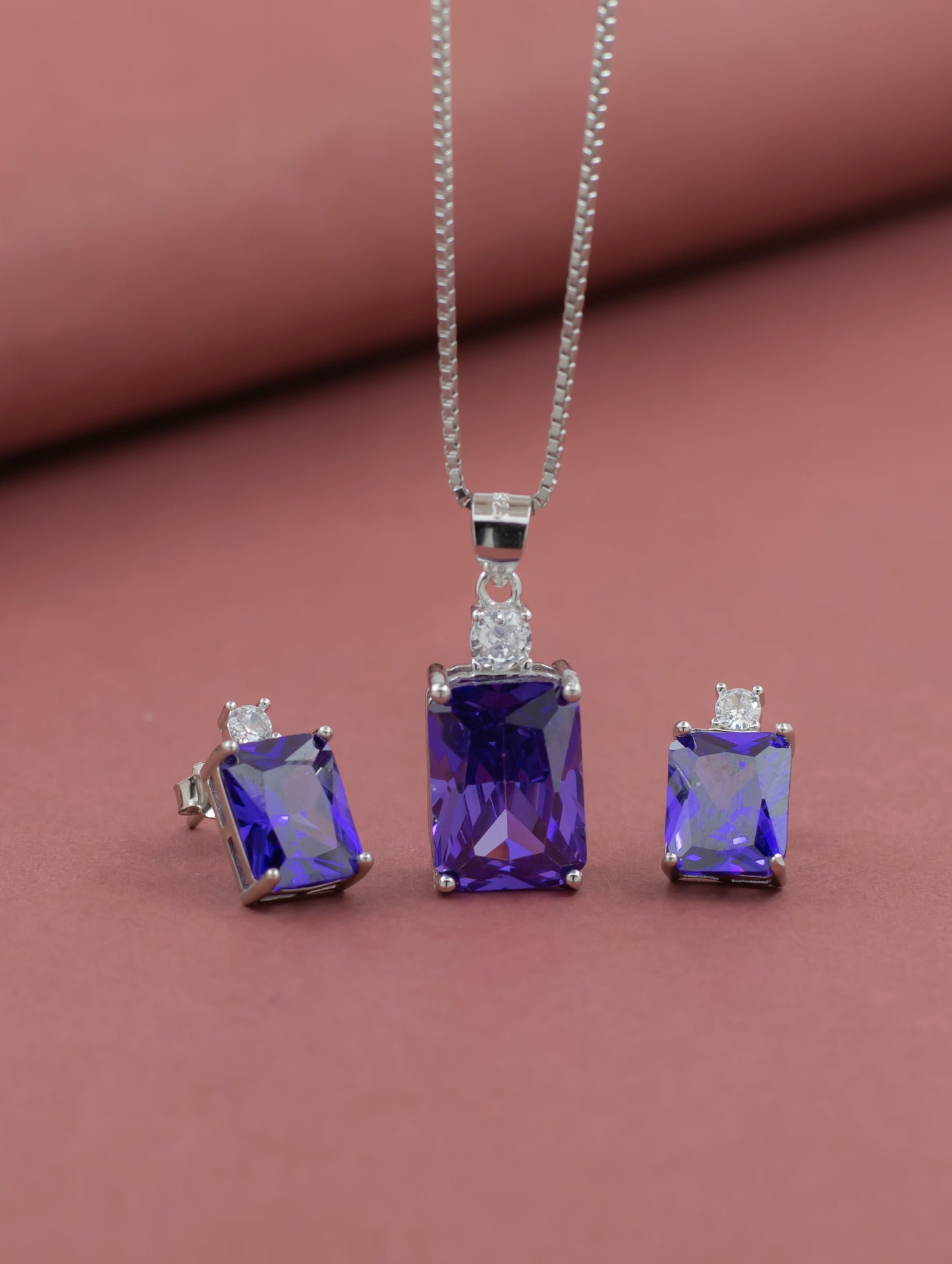 PENDANT SET (STYLE 6678)