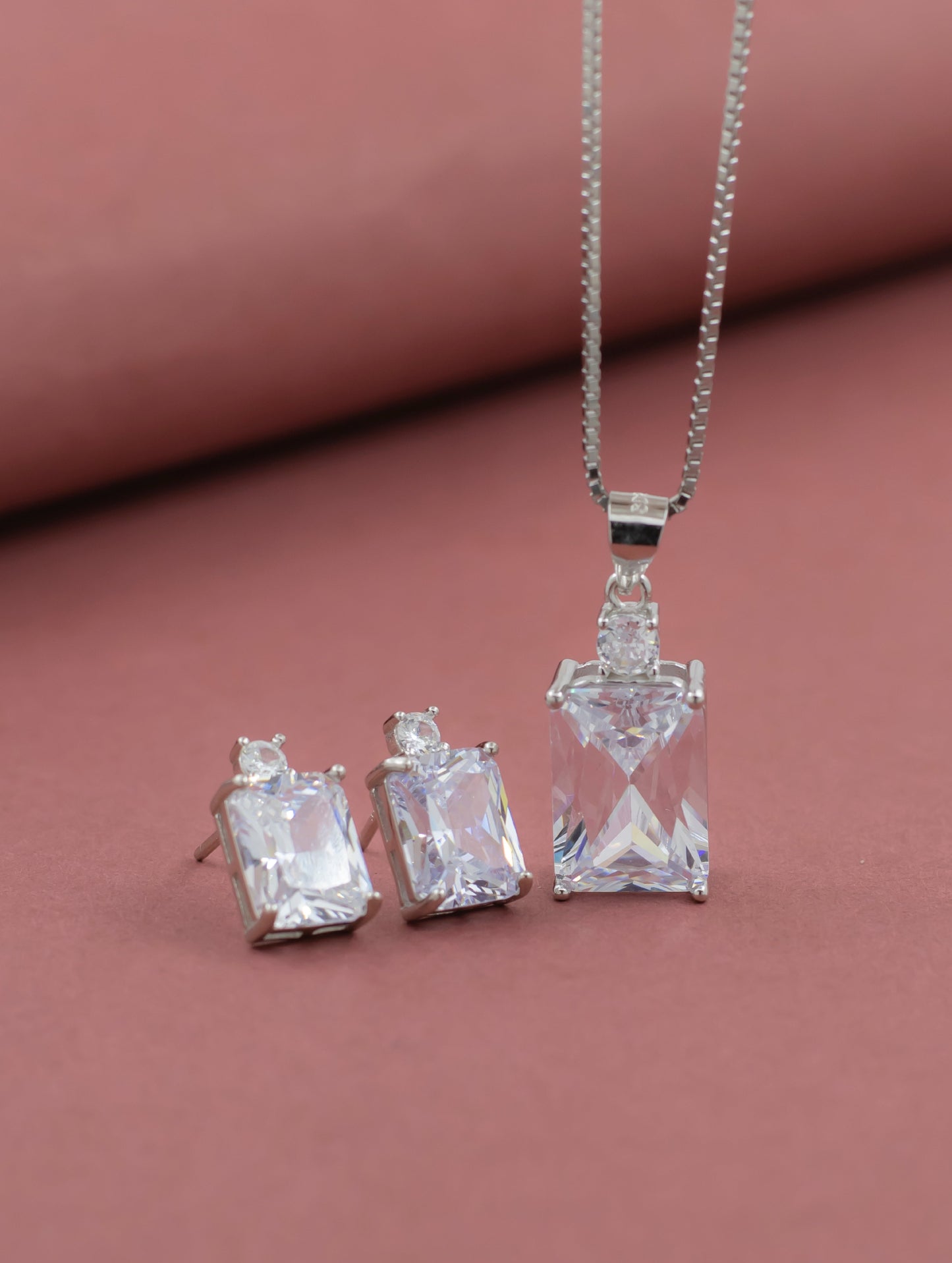 PENDANT SET (STYLE 6678)